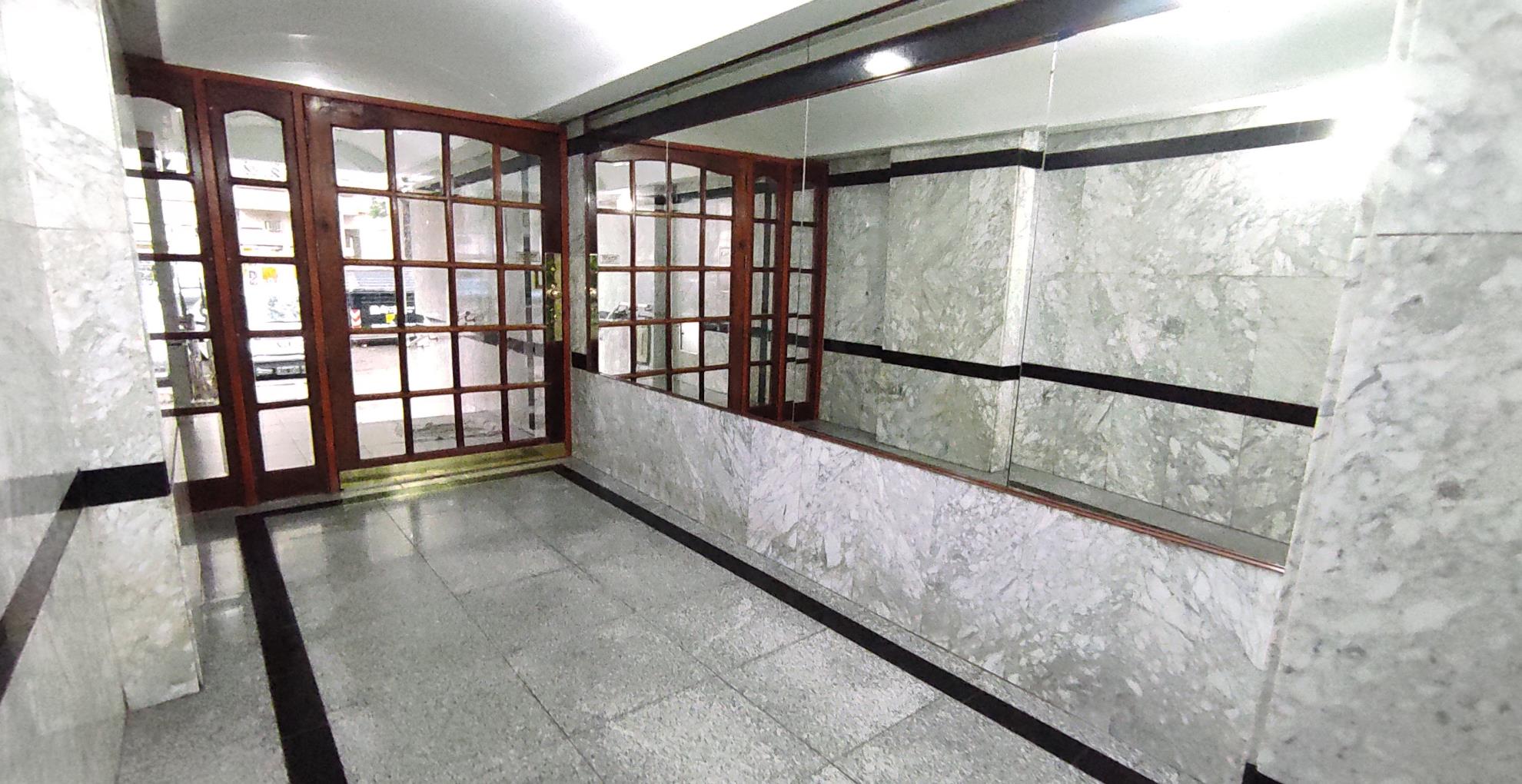 Departamento de 1 ambiente en  Alquiler en Parque Centenario. WARNES al 0. Imagen 1