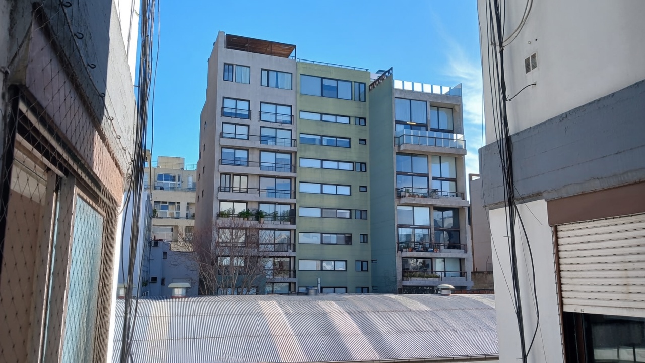 Departamento de 3 ambientes en  Alquiler en Colegiales. CORDOBA al 6000. Imagen 1