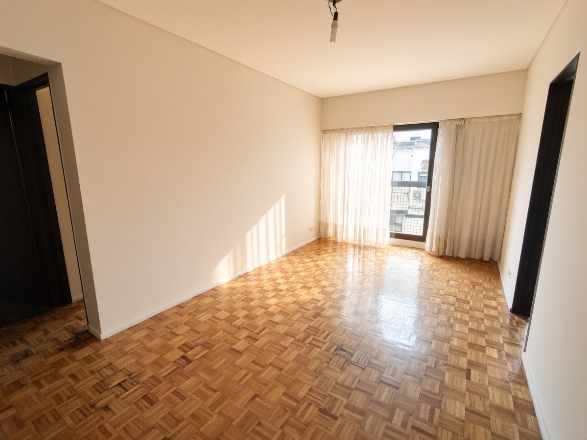Departamento de 2 ambientes en  Venta en Almagro. HIPOLITO YRIGOYEN al 3200. Imagen 1