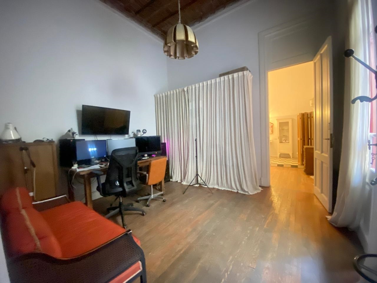 Depto.tipo casa de 4 ambientes en Venta en Parque centenario