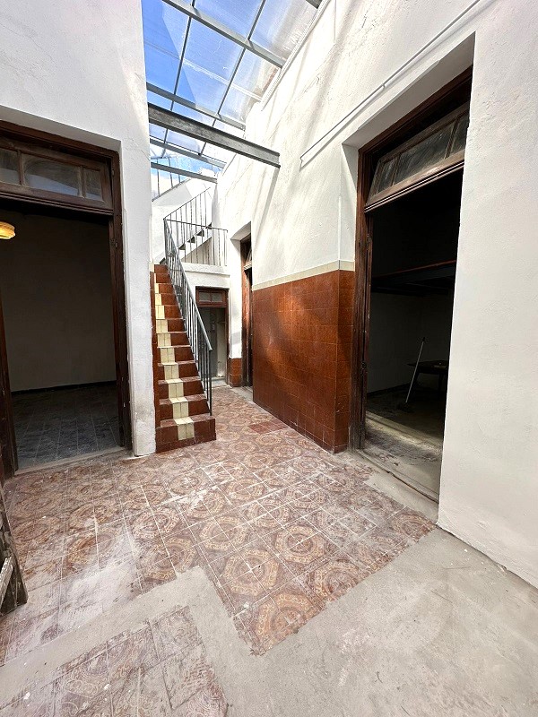 Depto.tipo casa de 5 ambientes en  Alquiler en Almagro. BILLINGHURST al 700. Imagen 1