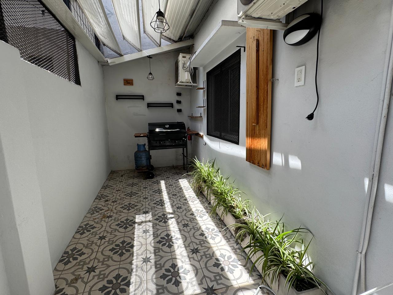 Depto.tipo casa de 3 ambientes en  Alquiler en Villa Crespo. GALICIA al 400. Imagen 1