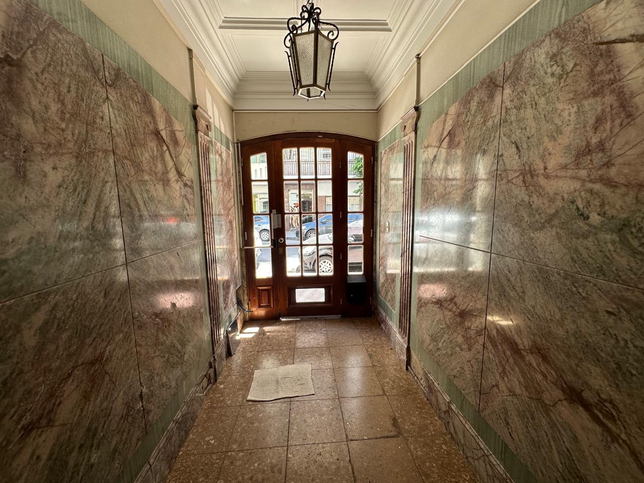 Depto.tipo casa de 3 ambientes en  Alquiler en Almagro. LAMBARE al 1000. Imagen 1