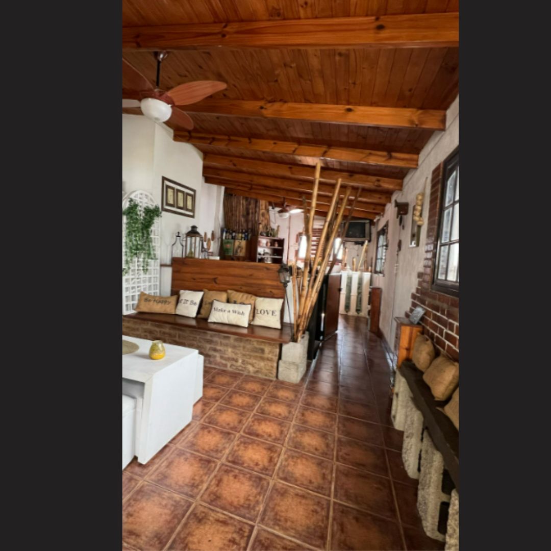 Depto.tipo casa de 8 ambientes en  Venta en Almagro. QUITO al 4200. Imagen 1