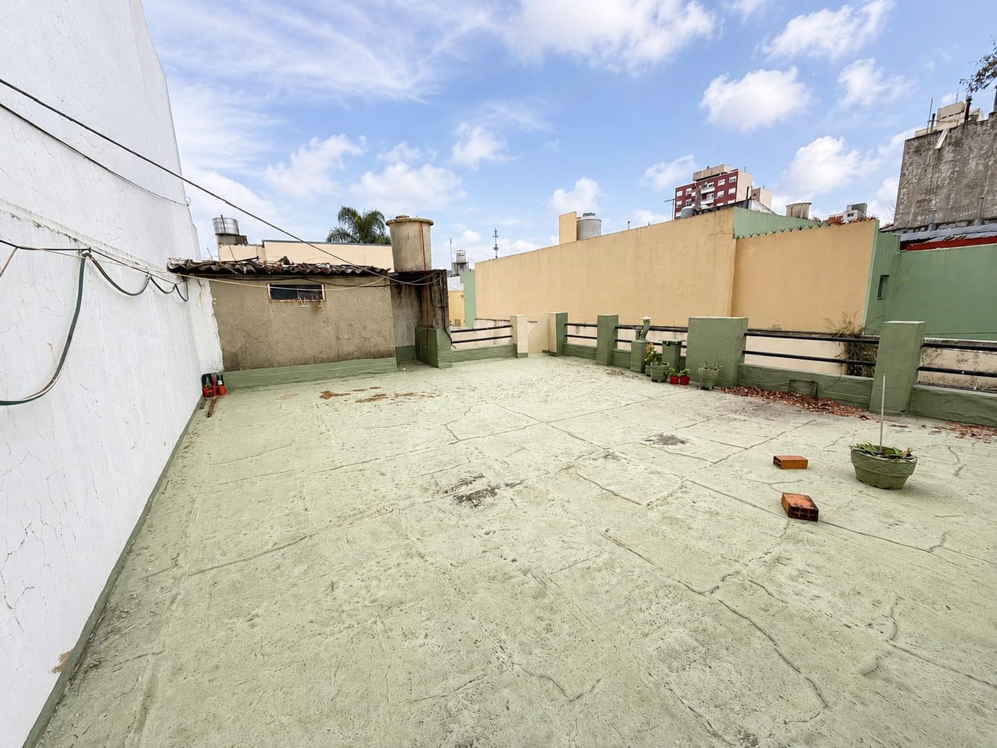 Depto.tipo casa de 3 ambientes en  Venta en Flores. G DE LAFERRERE al 2700. Imagen 1