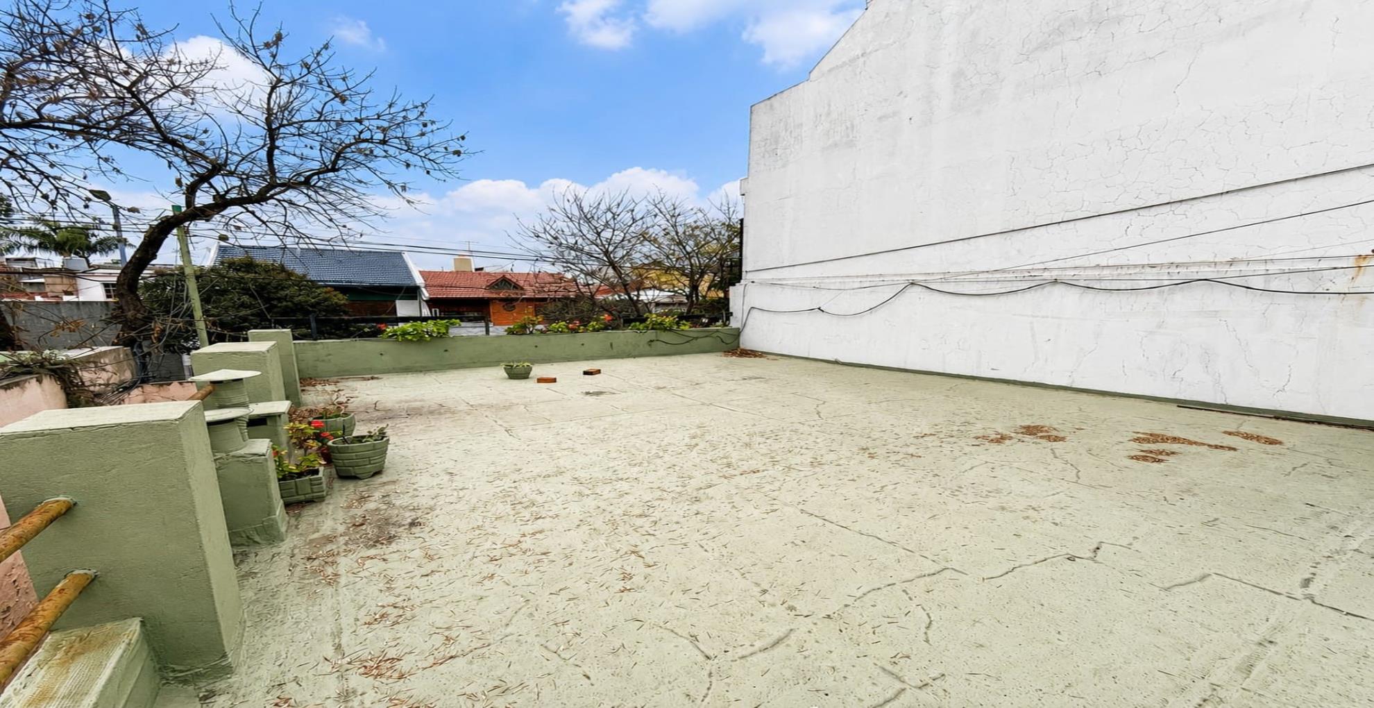 Depto.tipo casa de 3 ambientes en Venta en Flores