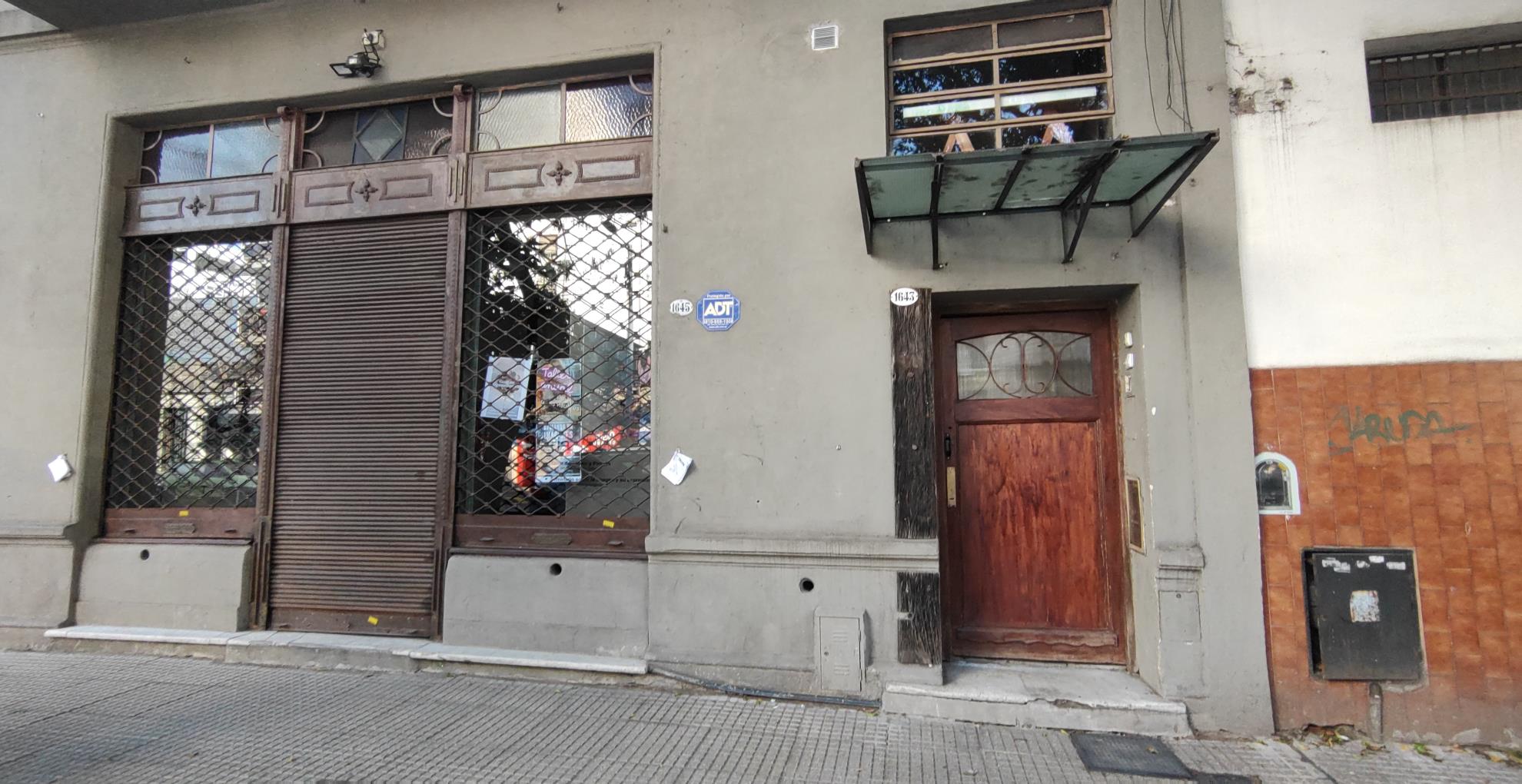 Depto.tipo casa de 3 ambientes en  Venta en Villa Gral.Mitre. CAMARONES al 1600. Imagen 1