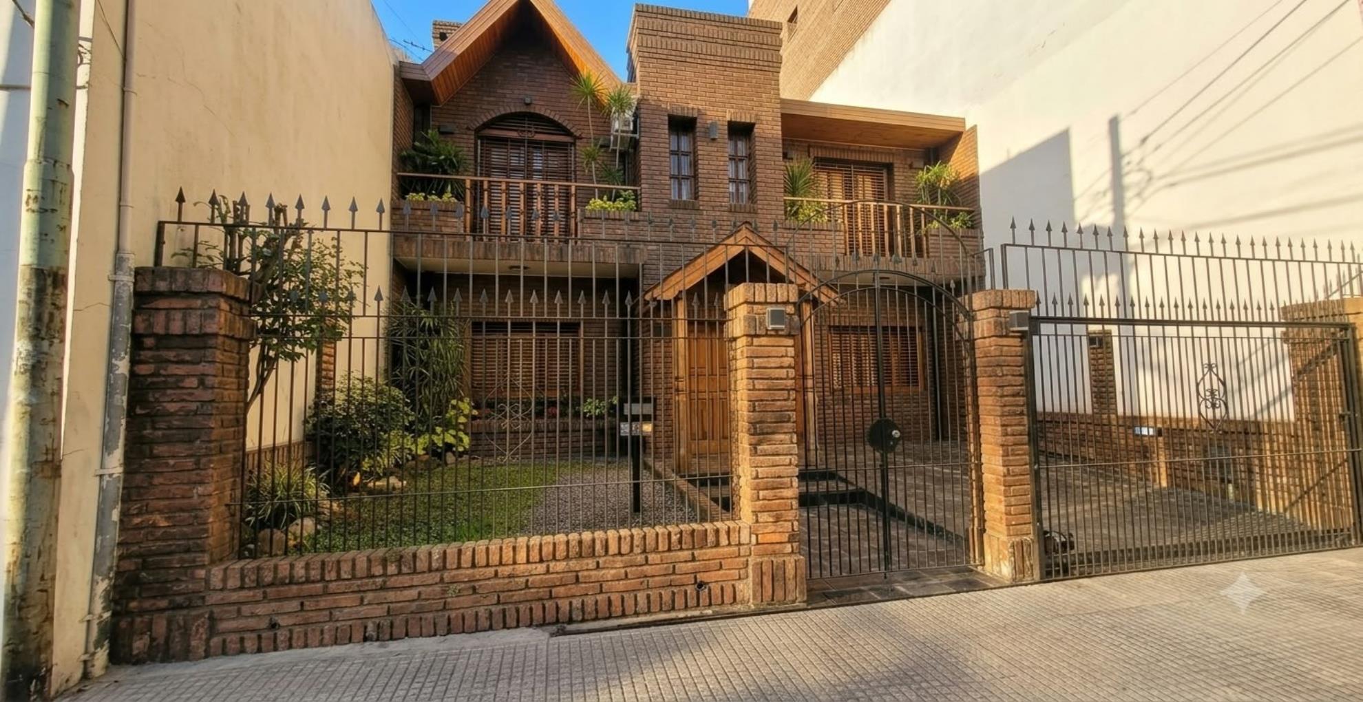 Casa de 5 ambientes en  Venta en Caballito. MALVINAS ARGENTINAS al 300. Imagen 1