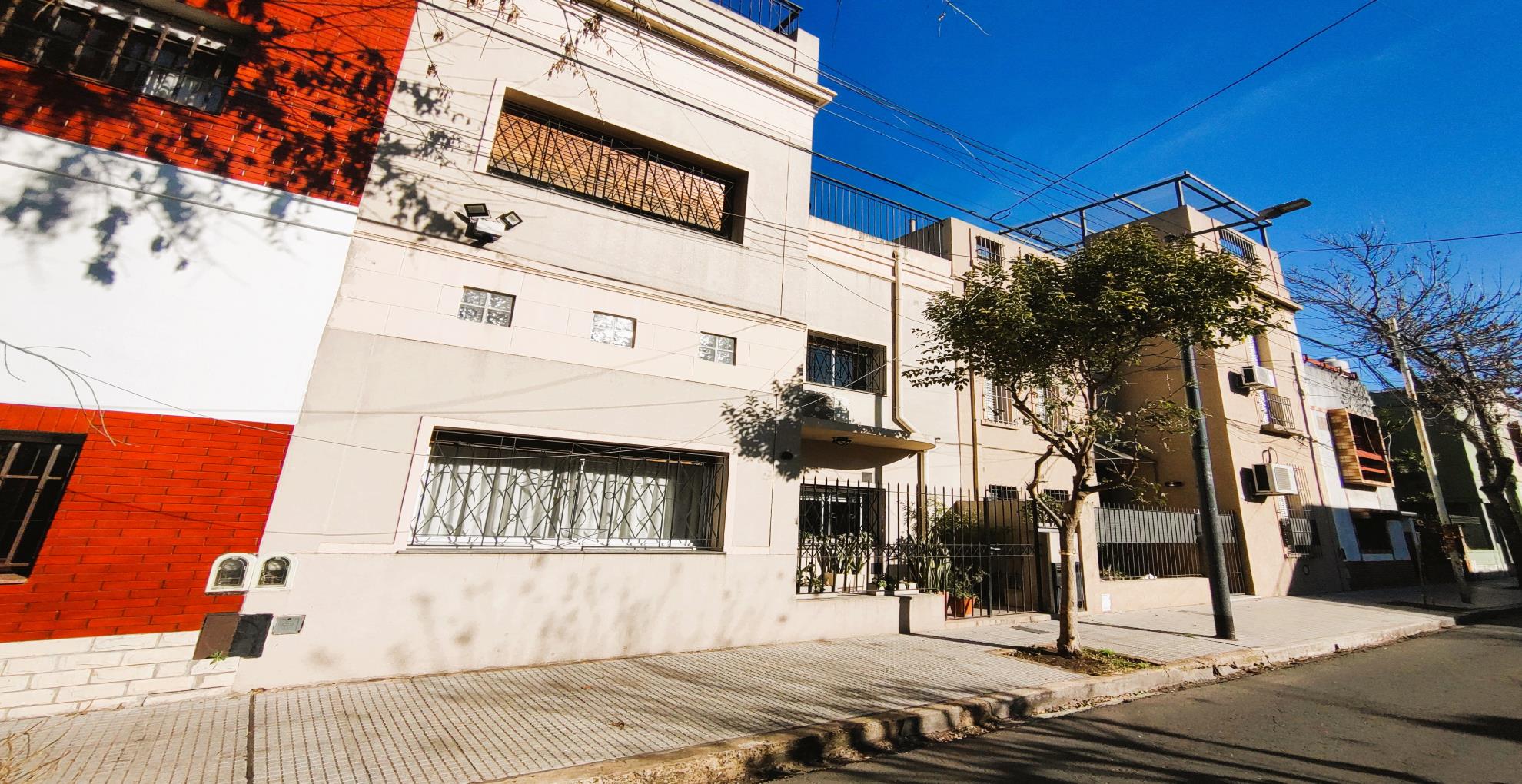 Casa de 4 ambientes en  Venta en Parque Chacabuco. DE LAS GARANTIAS al 1200. Imagen 1