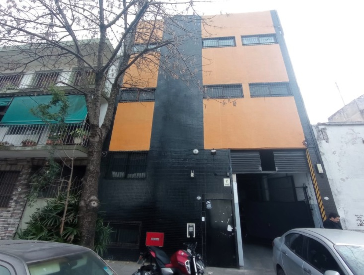 Galpon de 3 plantas en  Alquiler en Paternal. AÑASCO al 2200. Imagen 1