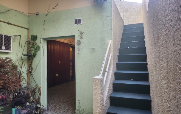 Casa de 7 ambientes en  Venta en Villa Gral.Mitre. GAVILAN al 1900. Imagen 1